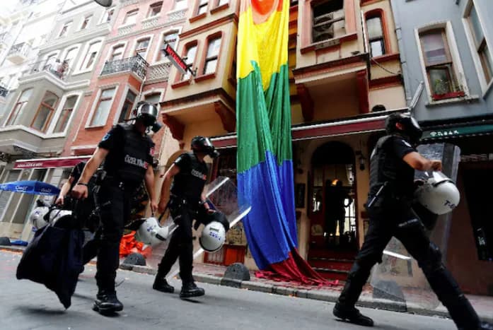 Turkijoje plečiasi represijos prieš LGBTQ+ organizacijas, Lietuvoje – nulis dėmesio