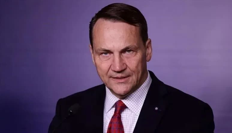 Sikorski perspėja apie galimą Rusijos provokaciją prieš save
