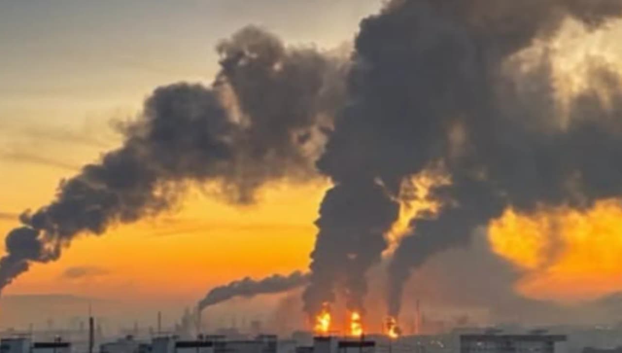 Ukraina skelbia smogusi Rusijos energetikai, o JAV bando grąžinti Maskvą ir Kijevą prie derybų