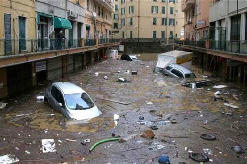 Italiją siaubia potvyniai, žmonės nesulaukia pagalbos