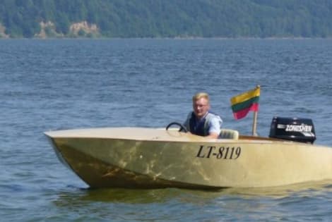 Laivavedys mėgėjas užplaukė ant "ledkalnio viršūnės"