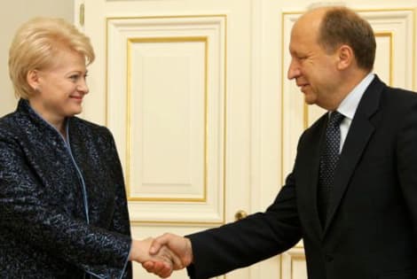 Šiems dviems ranka rankon dirbantiems valstybės politikams žūt būt reikia užbaigti pradėtus mega projektus.