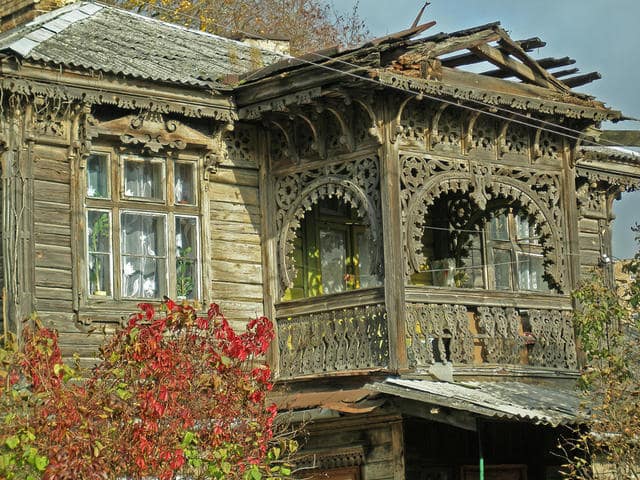 Lietuvos paveldosaugos ypatumai - medinio namo liekanos Vilniaus Užupyje, Polocko g. 52. Nuotr. aut. Andrius Surgailis