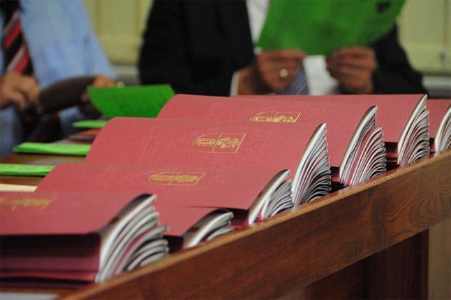 SIŪLYMAI. Svarstoma, kad norint gauti aukštojo mokslo diplomą reikėtų ne tik parašyti baigiamąjį darbą, bet ir išlaikyti valstybinį egzaminą. Eimanto CHACHLOVO nuotr.