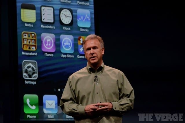 „Apple“ viceprezidentas Philas Schilleris pristato išmanųjį telefoną „iPhone 5S“