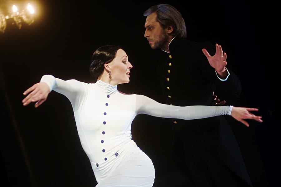 Kadras iš spektaklio „Ana Karenina“