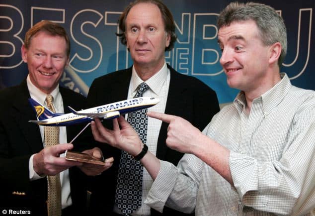 TPG vadovas D. Bondermanas (centre) su „Ryanair“