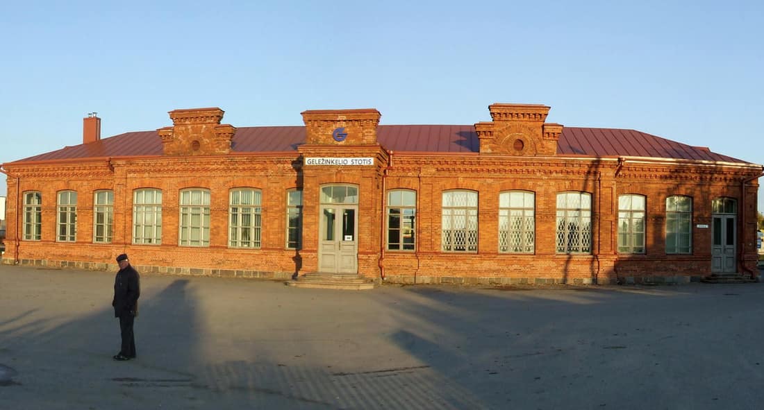 Jonavos geležinkelio stotis, pasak nepriklausomos Lietuvos žiniasklaidos, tapo teroristų taikiniu. Nuotr.lt.wikipedia.org