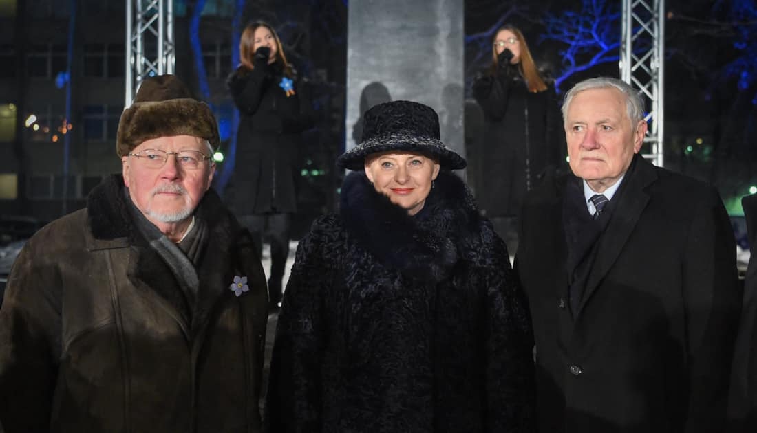 Prezidentė D. Grybauskaitė (viduryje). Nuotr. facebook.com