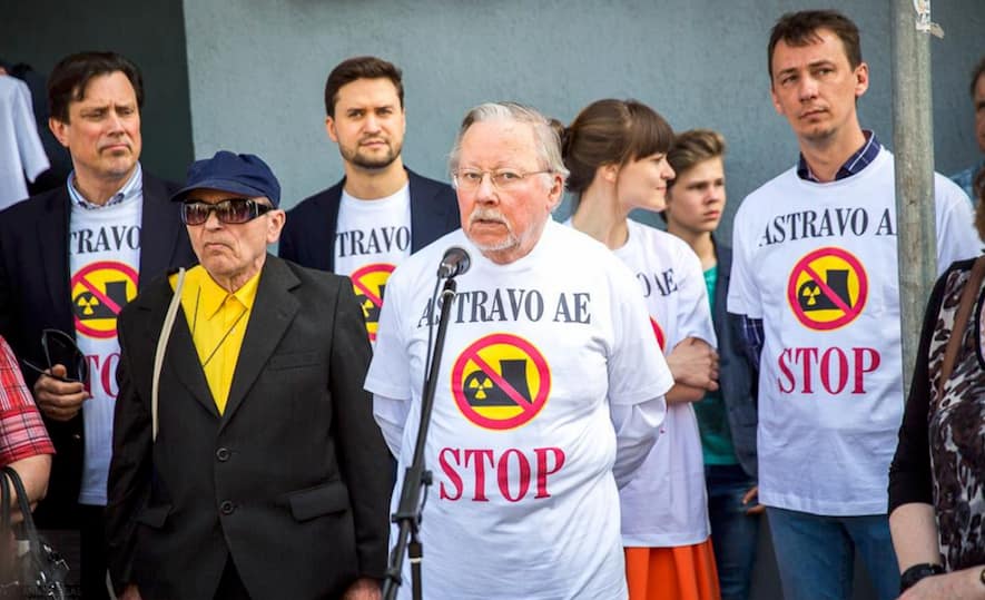 Kovai prieš Kremliaus projektą, ir siekiant laimėti Seimo rinkimus konservatoriai negailėjo nei laiko, nei energijos. Nuotraukoje piketas Vilniuje prie Baltarusijos ambasados. Nuotr. facebook.com