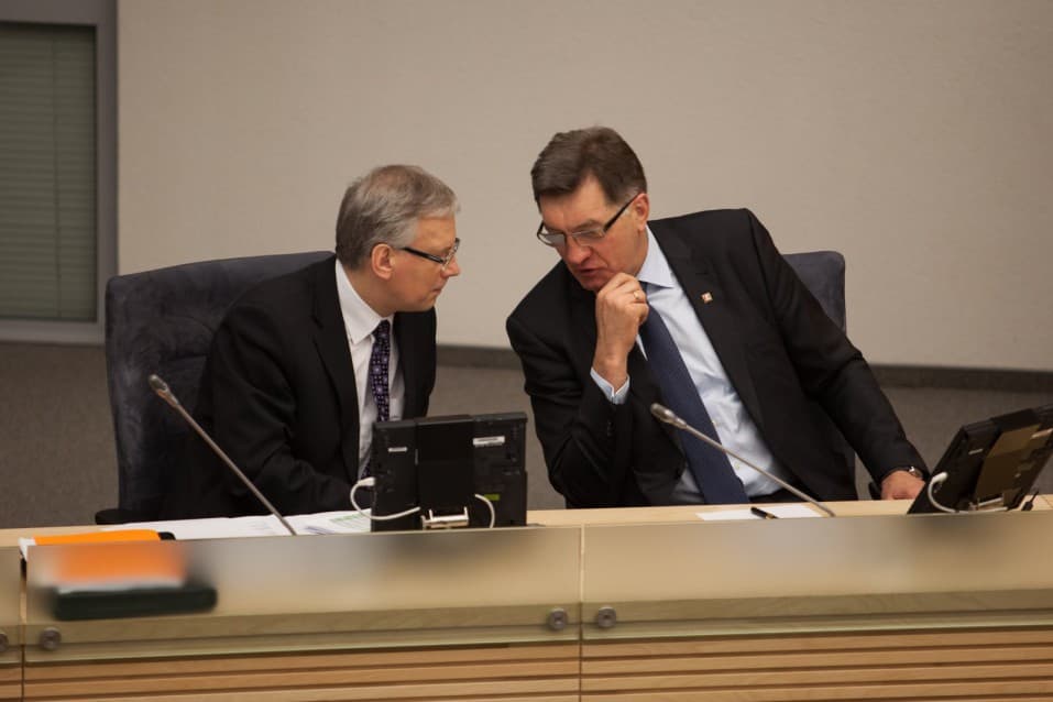 Finansų ministras R. Šadžius ir premjeras A. Butkevičius. Gintauto Beržinsko nuotr. | „ekspertai.eu“