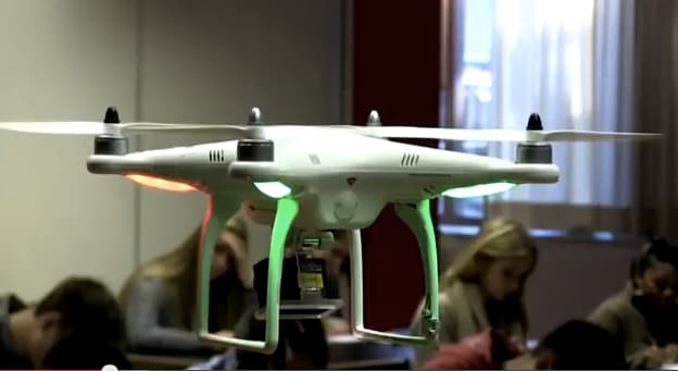 Belgų moksleiviams nusirašyti trukdo bepiločiai skraidymo įrenginiai