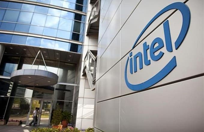 PC rinkos nuosmukis privertė „Intel“ stabdyti „Fab 42“ statybą