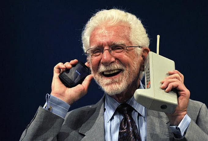 Prieš 30 metų pradėta prekiauti pirmaisiais mobiliaisiais telefonais