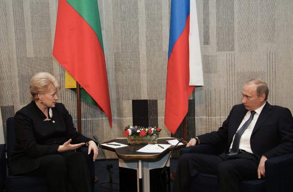 2010 m. vasario 10 d. Lietuvos Respublikos prezidentė Dalia Grybauskaitė susitiko su Rusijos Federacijos ministru pirmininku Vladimiru Putinu Baltijos jūros ekologinei aplinkai skirtame tarptautiniame forume Helsinkyje. Nuotr. prezidentas.lt