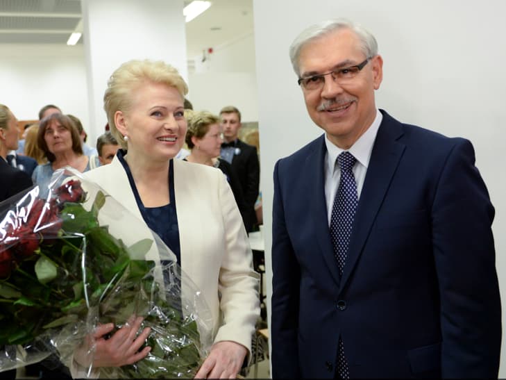 Socialdemokratams abeji rinkimai tapo antausiu - jų kandidatas Zigmantas Balčytis ne tik pralaimėjo prezidento rinkimus Daliai Grybauskaitei, bet ir buvo nureitinguotas partijos sąraše, o pati partija ne tik gavo mažiau mandatų Europos Parlamente nei tikėjosi, bet ir nusileido amžiniems oponentams konservatoriams. Nuotr. prezidentas.lt
