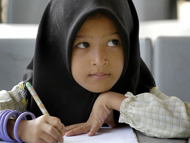 Centrinė Šveicarijos valdžia pareiškė, kad šalies edukacinei sistemai pakenks tai, jog vaikai mokytųsi arabų kalbos ir Korano pagrindų