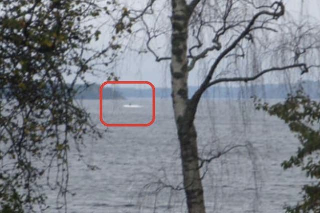 Švedijos kariuomenės nuotr. kurią paskelbė portalas „15min.lt“. Raudonai pažymėta vieta, kur buvo apsistojęs mažos klasės Rusijos povandeninis laivas „Triton-NN“.
