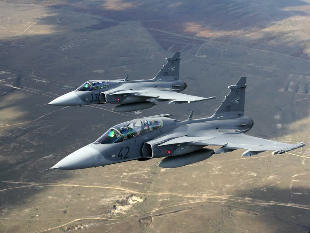 Vengrijos lėktuvai JAS-39 „Gripen”.