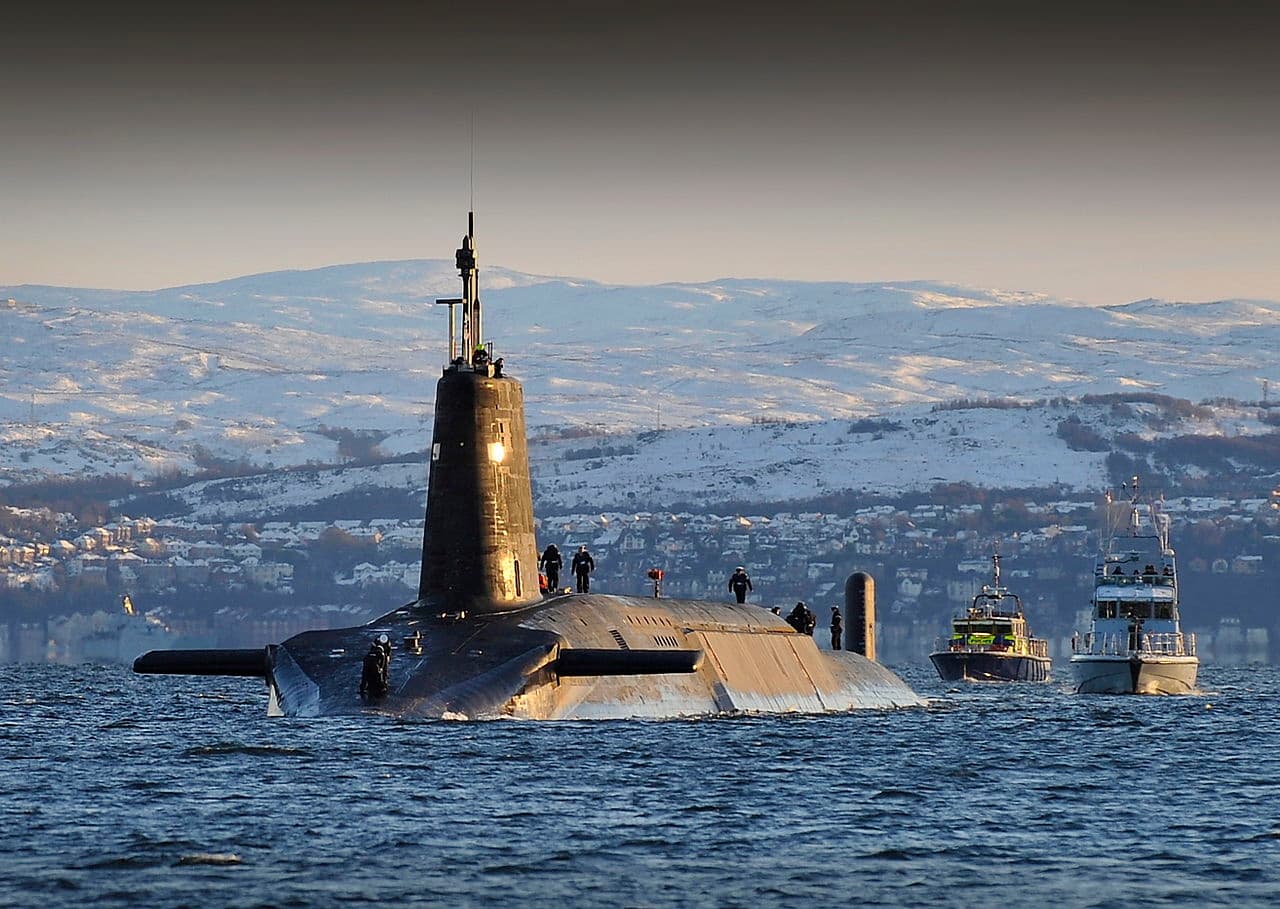 Laivas HMS Vanguard, esantis Škotijoje, turi galingas Trident sistemos atomines bombas.