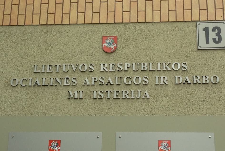 Socialinės apsaugos ir darbo ministerijos fasadas. Nuotr. E.eu