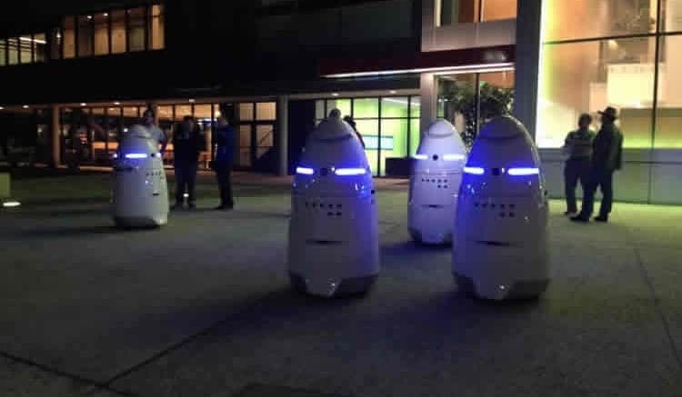 Su nusikaltėliais kovojantys robotai – realybė JAV
