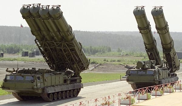 Rusija nusiuntė į Iraną pirmuosius S-300 raketinius kompleksus