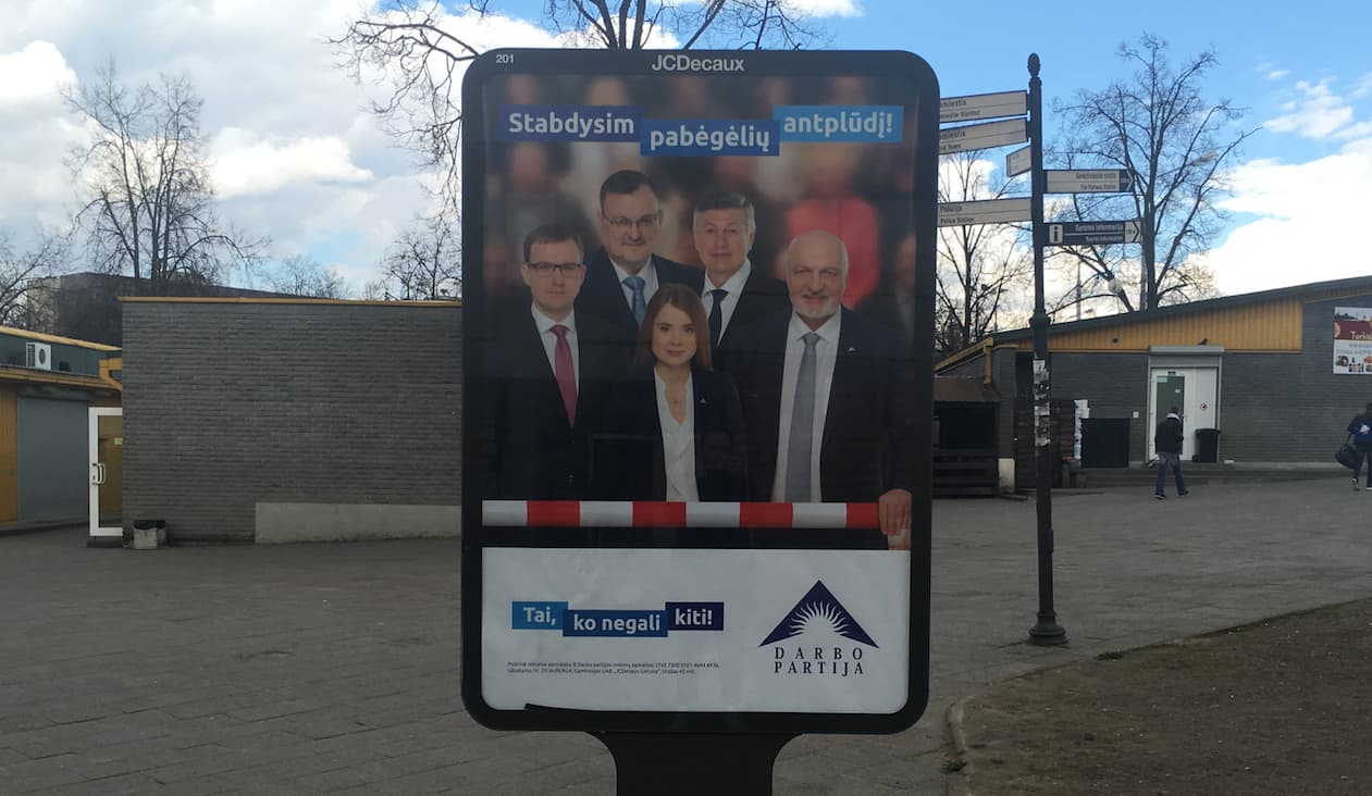 Kovotojų su pabėgėliais darbiečių rinkiminė reklama nebetenka prasmės. Nuotr. E.eu