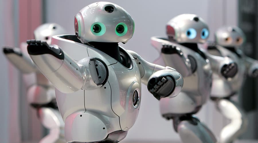 Gamykloje Kinijoje, surinkinėjančioje telefonus „iPhone“, 60 tūkst. darbininkų pakeitė robotai