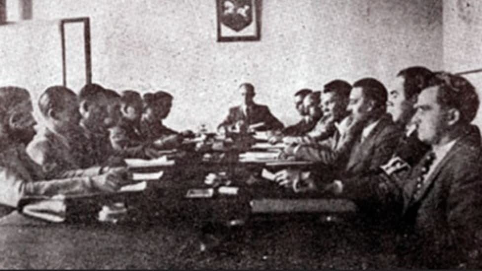 Laikinoji vyriausybė.