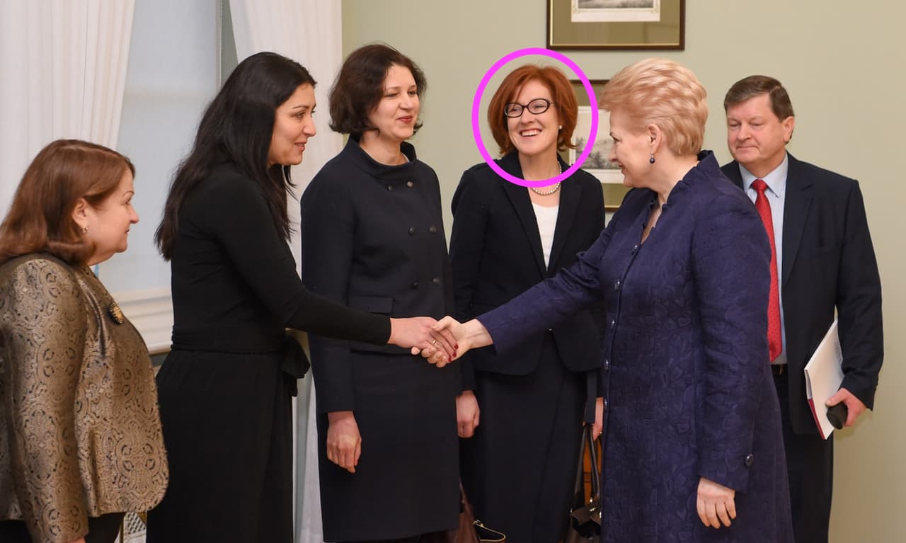 Melagė, Lietuvos vyriausybės atstovė Europos žmogaus teisių teisme (EŽTT) Karolina Bubnytė (galvutė apibraukta violetiniu apskritimu) visomis išgalėmis gina banditus. Nuotr. prezidentas.lt