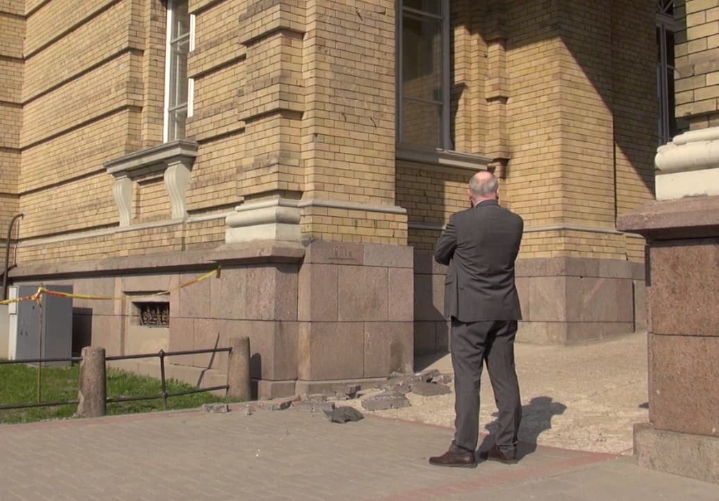 Jokie istoriniai klausimai negali būti sprendžiami jėgos panaudojimo būdu, niekinant paminklus
