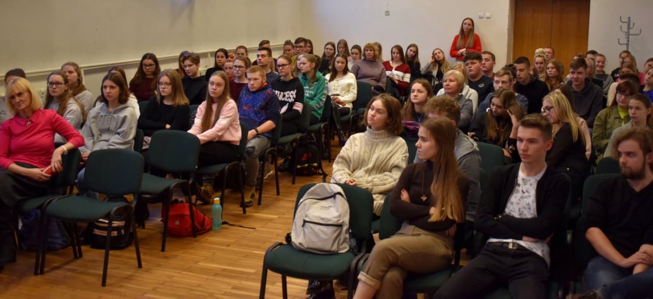 Politinis prostitutas-iškrypėlis tvirkina jaunimą – tėvai, būkite dėmesingi savo vaikams!