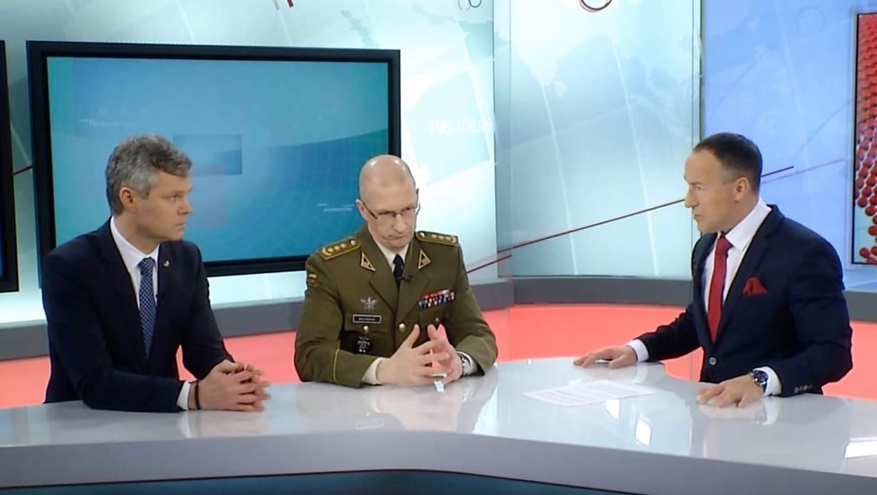 Saugumiečiai ir žurnalistas V. Laučius.