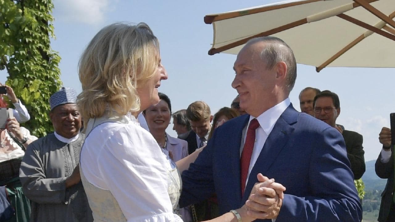 Karin Knaisl (kairėje).