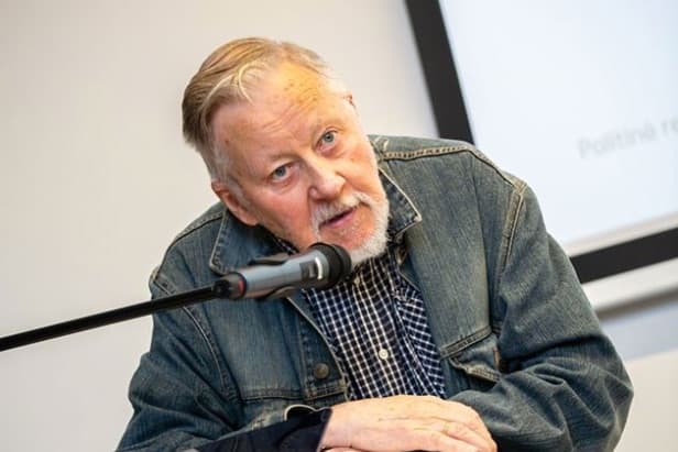 V. Landsbergis: vienintėlė tinkama vieta šioms melo imperijos knygoms – civilizuotų šalių lauko tualetai