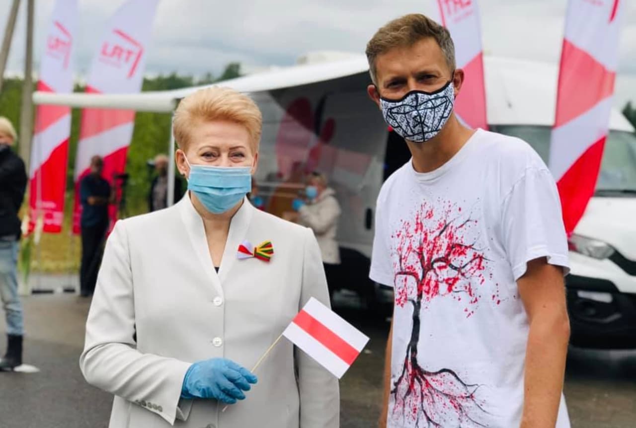 Lietuvos prezidentė Dalia Grybauskaitė (kairėje). Nuotr. facebook.com