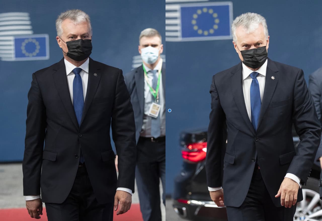 G. Nausėda Briuselyje dėvėjo madingos juodos spalvos veido kaukę ir buvo be pirštinių.. Nuotr.