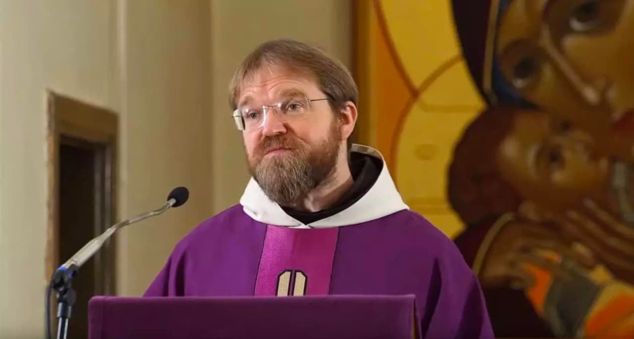 Vienuolis pranciškonas br. Paulius Vaineikis – buvęs Pranciškonų gimnazijos kapelionas.