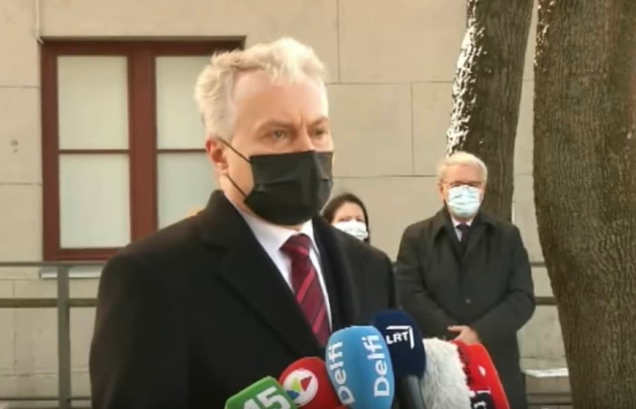 Saugių atstumų nesilaikymas apkartino valstybės lyderio Gitano Nausėdos vakcinavimosi šventę