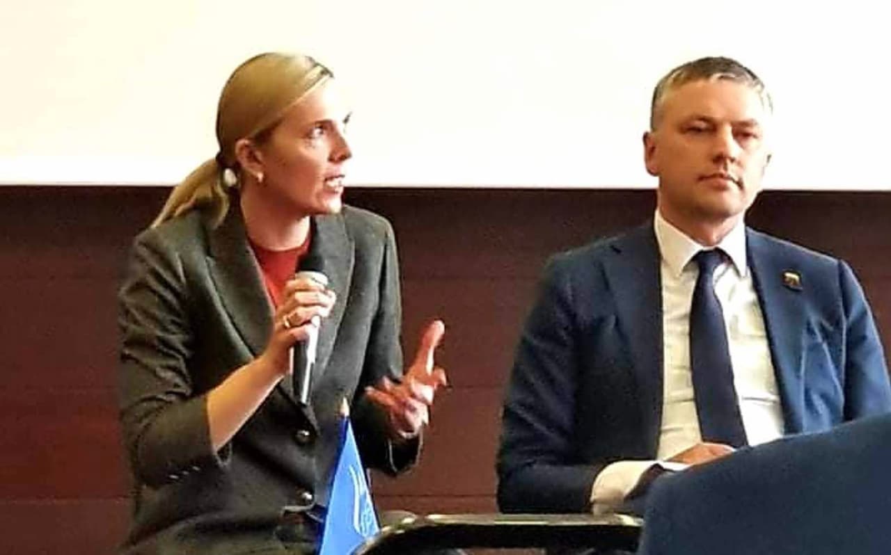 V. Bakas (dešinėje).