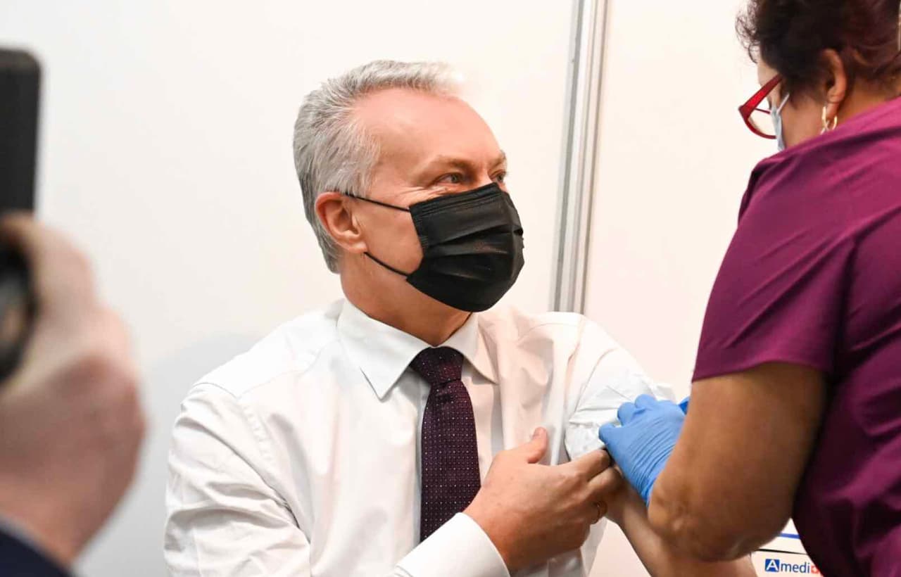 Nausėda atskleidė, kad jam vakcinavimasis nuo COVID-19 ligos suteikia psichologinę ramybę