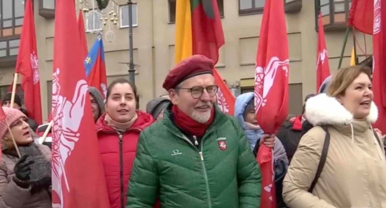 Nustatyta, kad sausio 13 d. prie Seimo, samdyti niekšai veikė kaip pedofilai