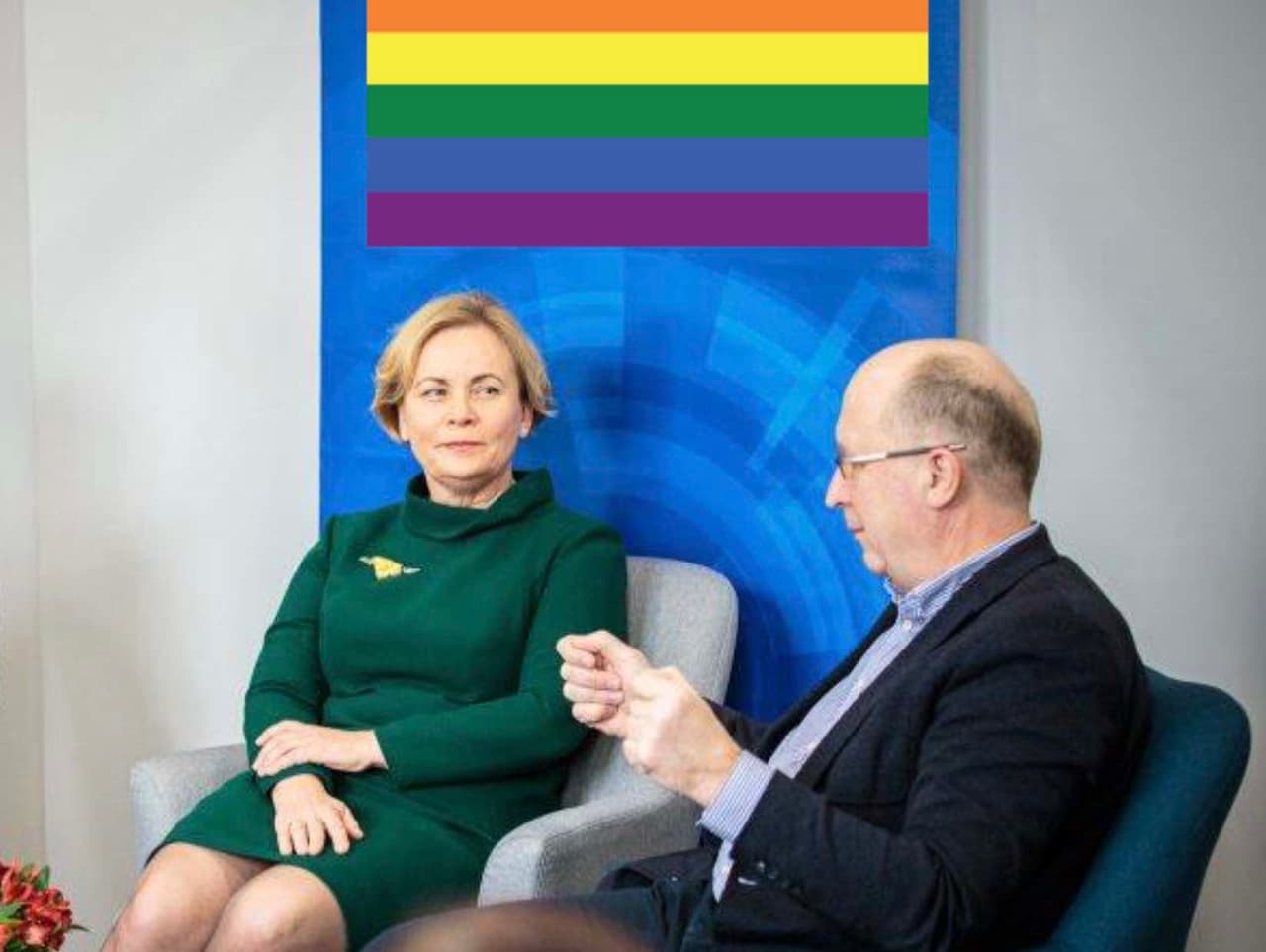 R. Juknevičienė (kairėje).