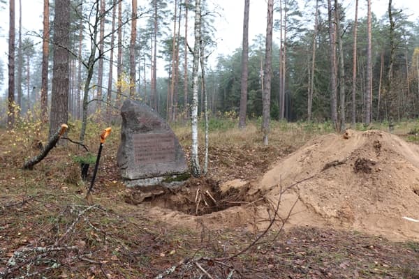 Griaunant paminklą prieš nacius kovojusiems kariams, rado žmogaus kaukoles