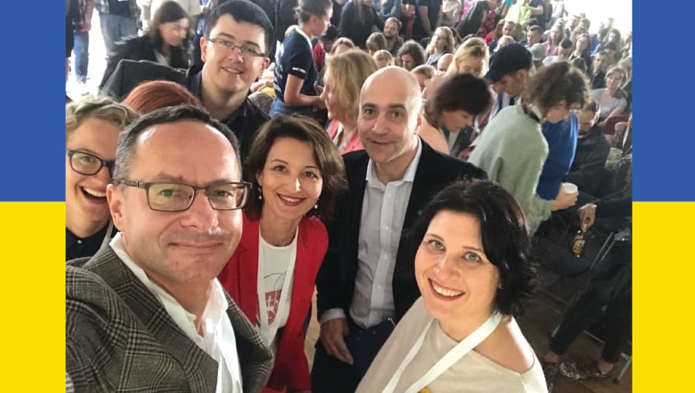Dalia Asanavičiūtė (dešinėje) su bendraminčiais.