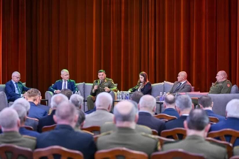 Neieškokim priežasčių ir pasiteisinimų, pakilkim nuo sofos ir pakilnokim ginklus