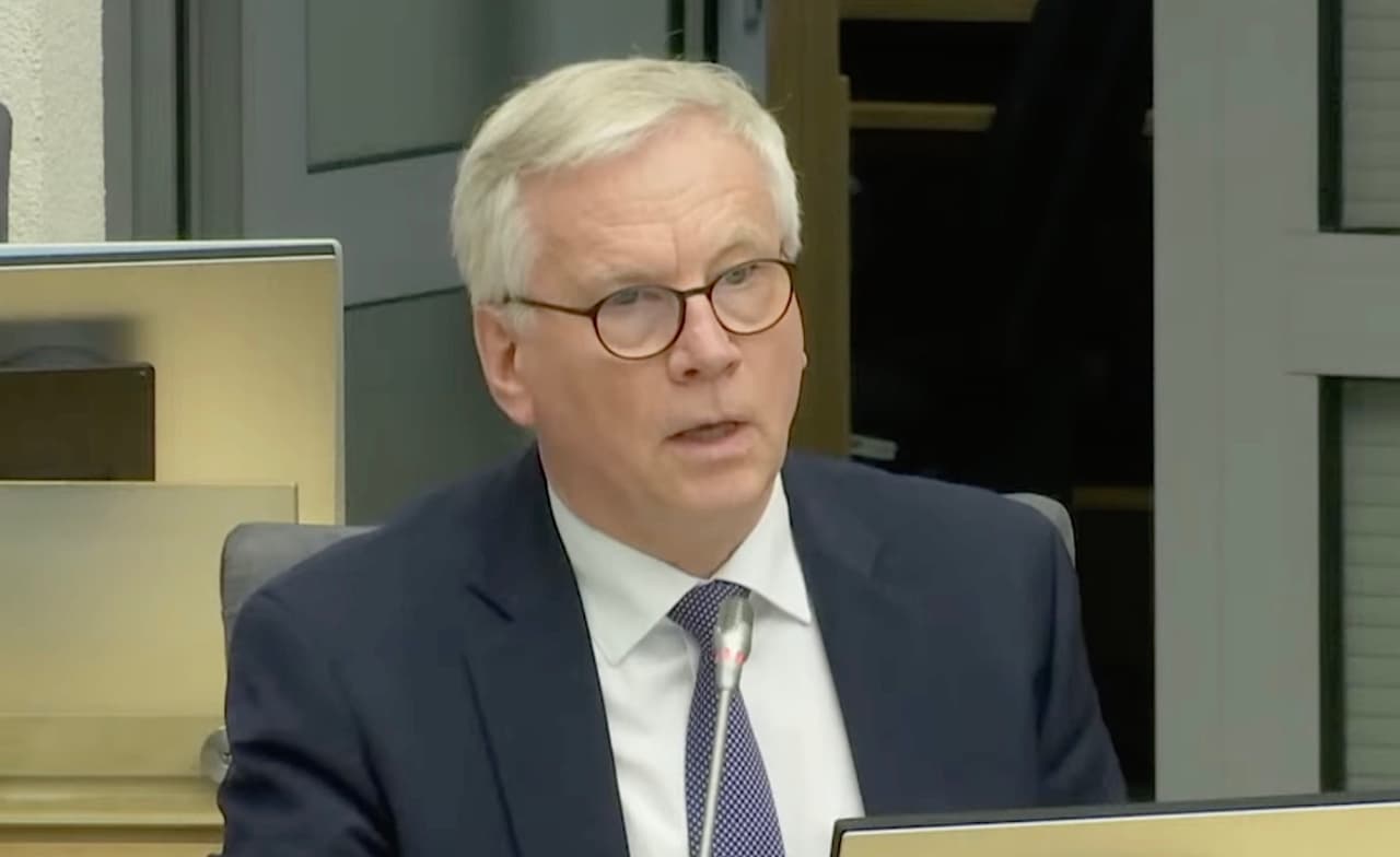 Finansų ministras Šadžius paneigė savo narystę komunistų partijoje