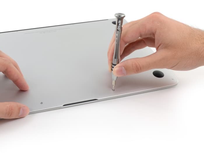 Kas gi slepiasi naujos kartos „MacBook Air“ viduje?