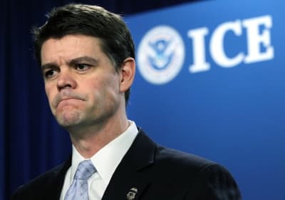 Pasak JAV imigracijos ir muitinės tarnybos direktoriaus Johno Mortono, „esame pačiame įkarštyje labai labai rimtos kovos prieš pedofilus“